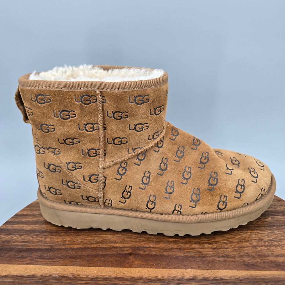 Ugg Mini II Boots Womens 9 Chestnut Suede Shearling Lined Embossed Logo Winter
